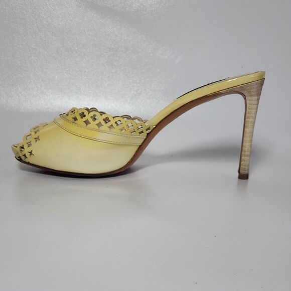 Louis Vuitton Yellow Patent Monogram Mule Heels Sz 35.5 EU / US 5.5 Italy - Picture 9 of 16